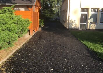 Chodník v zahradě Oázy pokoje dostal nový kabát