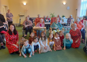 Setkání dětí a klientů z Domu pokojného stáří