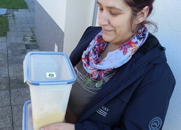 Pracovnice Pramínku a Majáku vydaly 100. oběd v rámci projektu Zachraň oběd